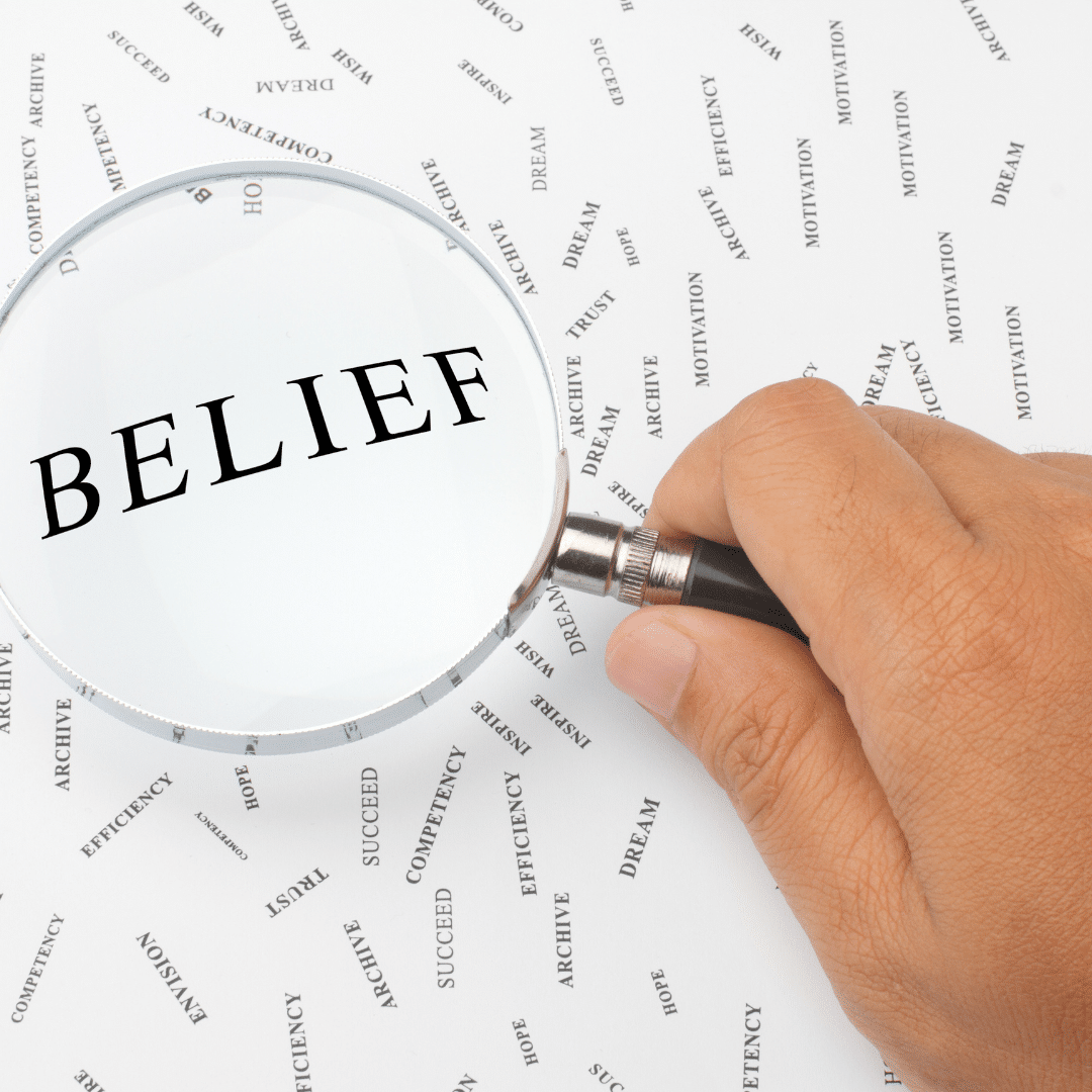 main loupe mot belief: croyance limitante