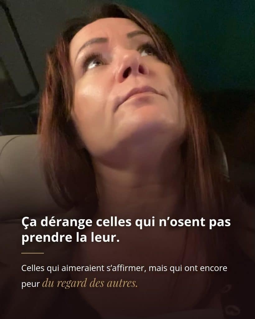 Sabrina, le regard levé : « Ça dérange celles qui n’osent pas prendre la leur. Celles qui aimeraient s’affirmer, mais qui ont encore peur du regard des autres. »